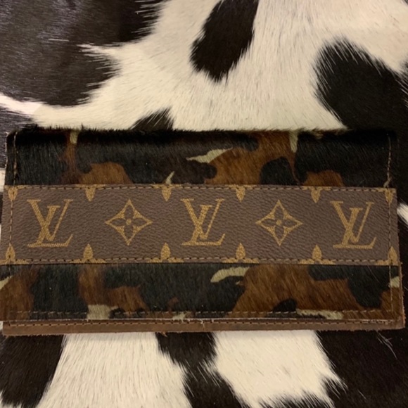 KIG checkbook cover - Picture 1 of 1